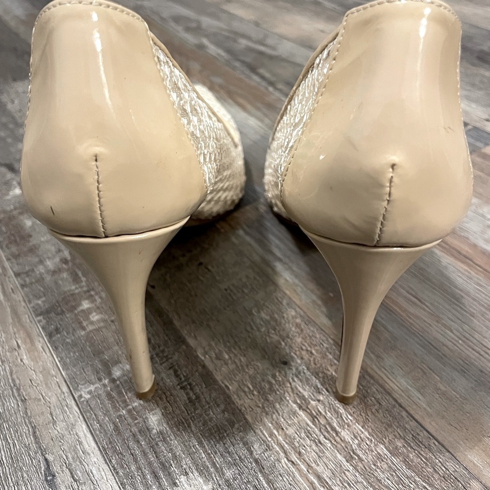 Donald J. Pliner Cream and Tan Lace Stiletto Pumps, Size 6.5M - Picture 6 of 14